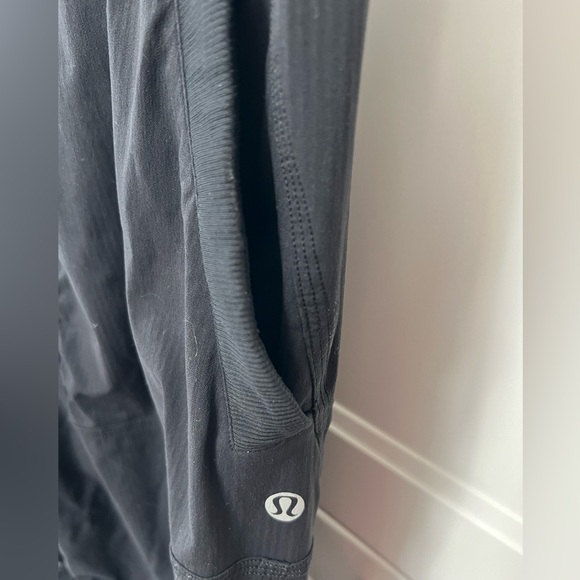 L5-🍋Lululemon🍋 dance studio crops. Black - Picture 8 of 9